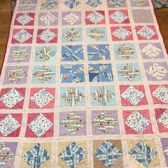 Pieced quilt - Picture 1 of 7